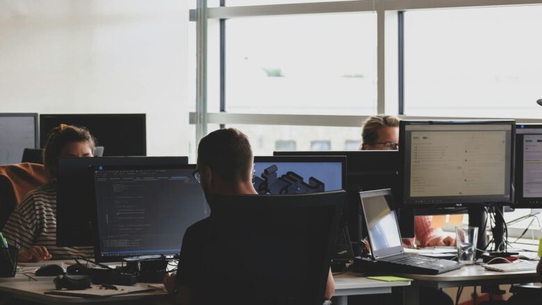 IT Outsourcing Berkualitas: Dapat Tim Developer Junior Siap Kerja 30 Hari