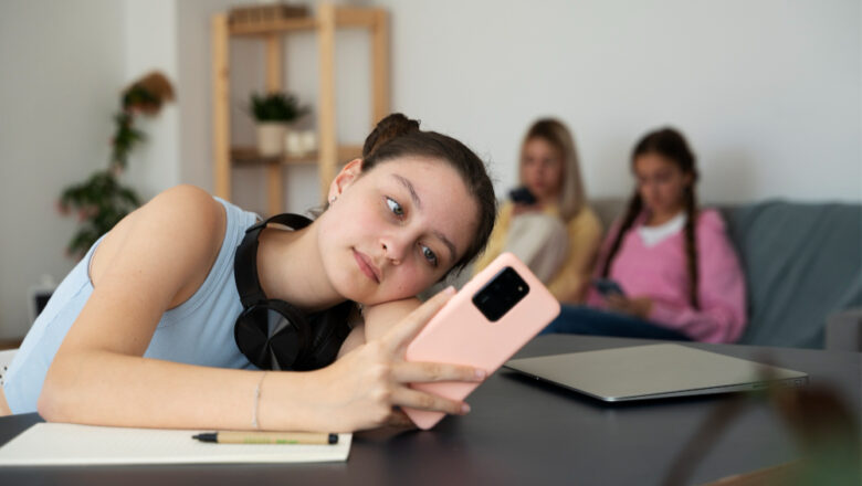 Doomscrolling hingga Brain Rot, 8 Masalah Mental yang Banyak Dialami Gen Z
