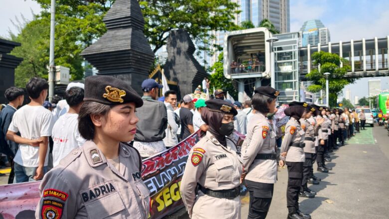Pengamanan Aksi, Polda Metro Jaya Siagakan Polwan