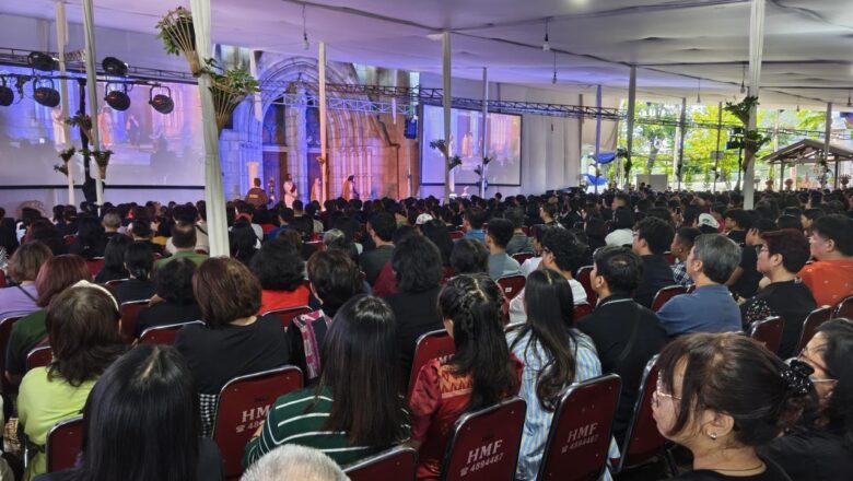 PLN Jaga Keandalan Listrik Pementasan Jalan Salib Kreatif dan Ibadat Jumat Agung di Gereja Katedral