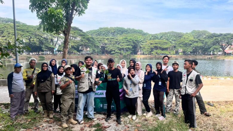 Hijaukan Danau Duta Harapan, Pelita Intan Muda Bekasi Raya