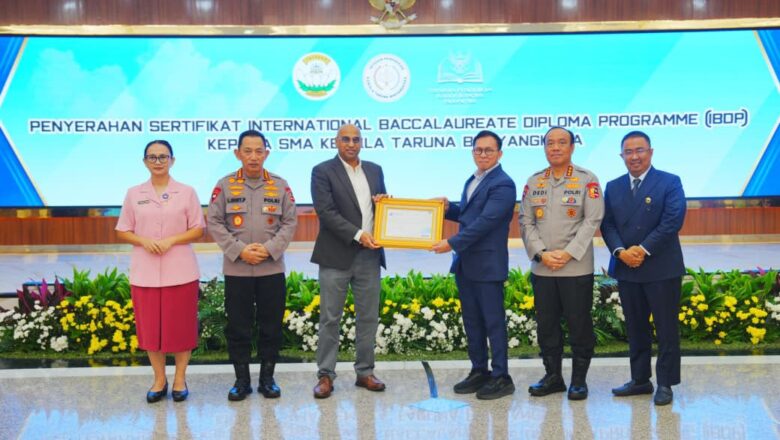 Terima Sertifikat IBDP SMA KTB, Kapolri: Cetak Generasi Muda