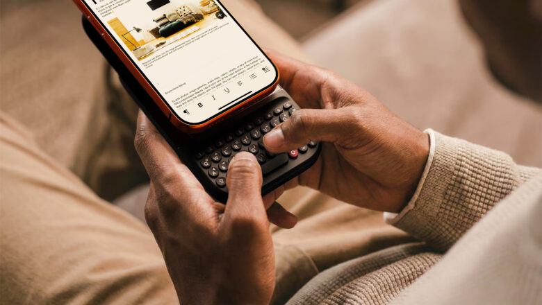 Kangen BlackBerry? Keyboard QWERTY Ini Bisa Dipasang di iPhone dan Android