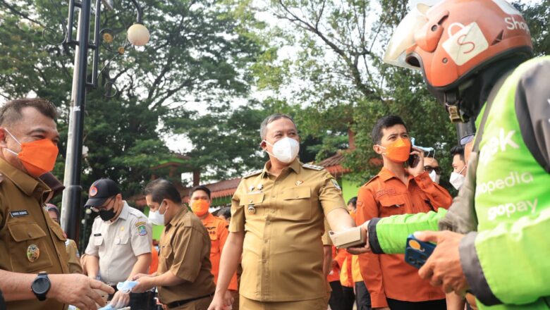 Peduli Warga di Tengah Erupsi Anak Krakatau, Wali Kota Bekasi
