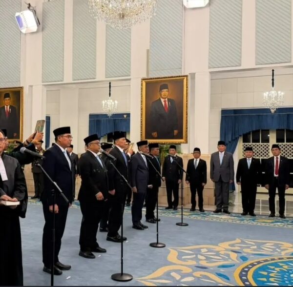 Prabowo Resmi Melantik Wamenhan RI